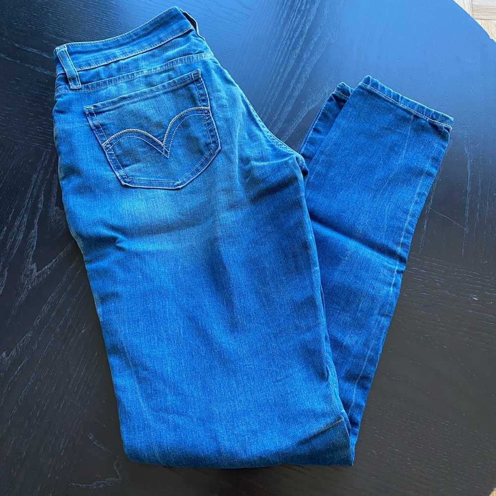Levi’s women’s skinny jeans.